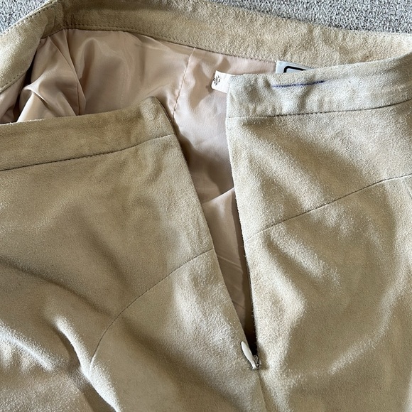 CARLISLE SUEDE ,CREAM, SOFT, FULLY LINED PANTS, SIZE 4 - Picture 5 of 14